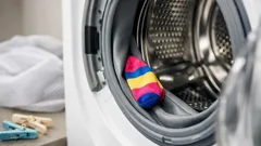 ถุงเท้าหายไปข้างเดียวเกิดจากอะไร เช็กจุดซ่อนในเครื่องซักผ้าและวิธีแก้ให้ครบคู่