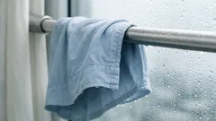 ตากผ้าในบ้านหน้าฝนให้แห้งไว ไม่เหม็นอับ ด้วยทริคจัดลมและคุมความชื้น