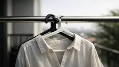 ทริคตากผ้ากันลมแรง ใช้ไม้แขวนเสื้อเพิ่มแค่อันเดียว ผ้าไม่หล่นจากราวง่ายๆ