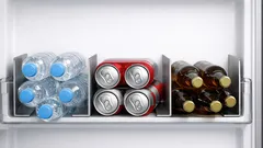 ทริกจัดบานประตูตู้เย็นให้โล่ง ใช้ที่คั่นหนังสือค้ำซ้อนขวด เก็บเครื่องดื่มได้เพิ่มทันที